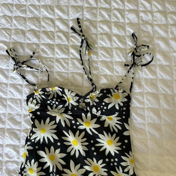 Solid & Striped Lolita dress in graphic daisy - Picture 7 of 12